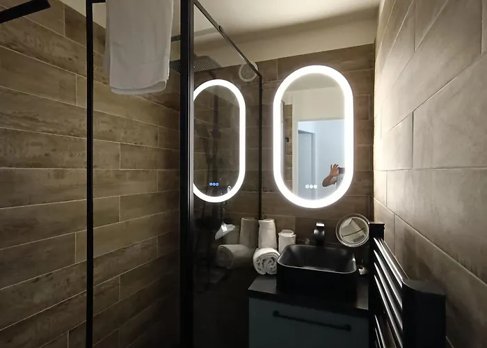 Quiet Renovated Nest With A View Of The Golf